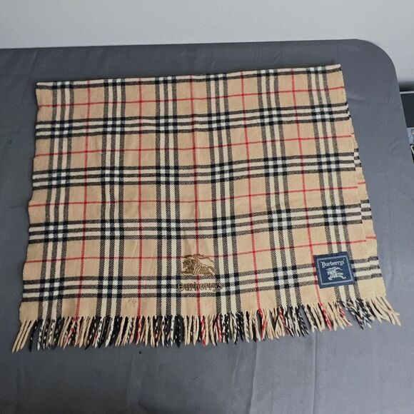 Burberry 100% Wool Scarf - Picture 1 of 10